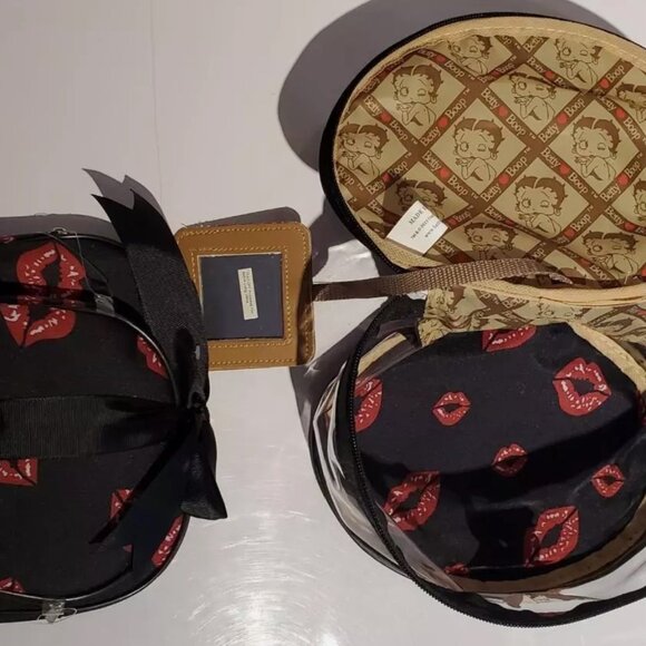 Betty Boop Makeup Bag 3 Pieces Set - Picture 7 of 8